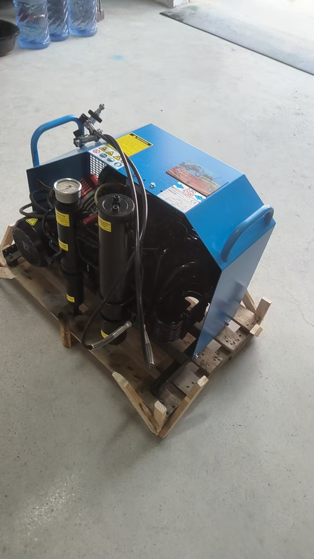 莫尔斯公司团队圆满完成青岛消防MCH18ET呼吸器充气泵上门维保